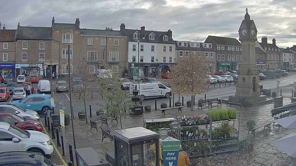 Thirsk webcam overlooking the Market Place