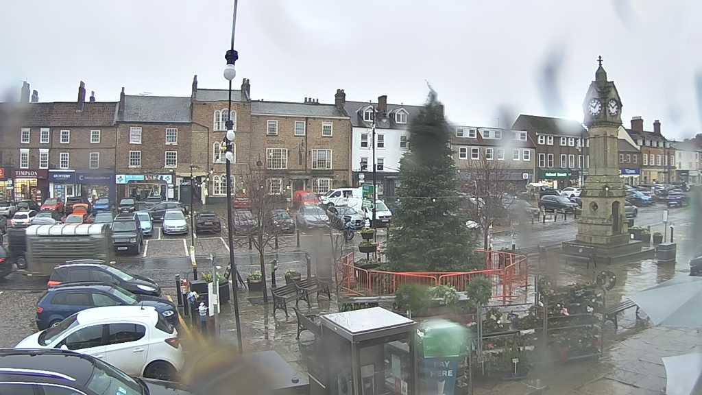 Thirsk webcam overlooking the Market Place