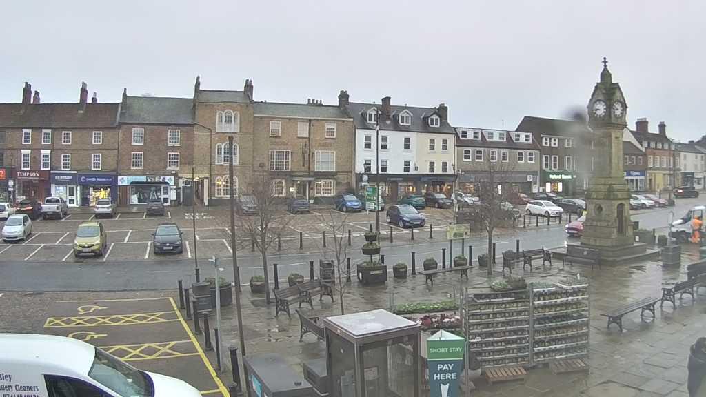 Thirsk webcam overlooking the Market Place