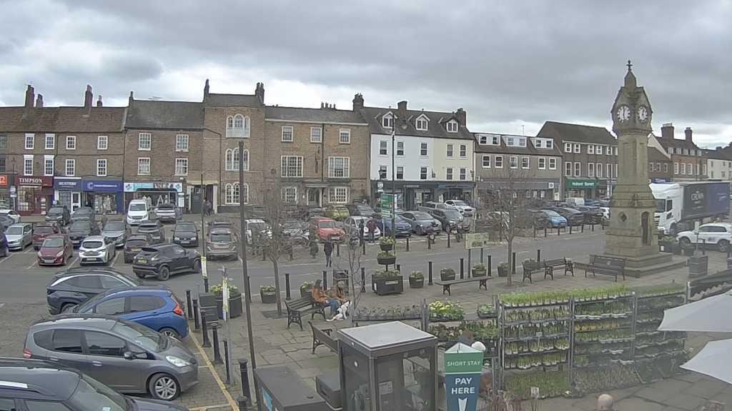 Thirsk webcam overlooking the Market Place