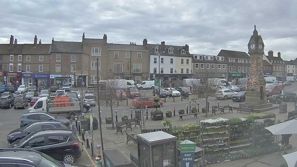 Thirsk webcam overlooking the Market Place