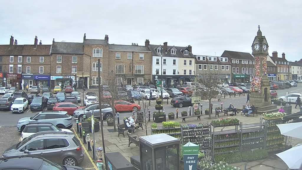 Thirsk webcam overlooking the Market Place