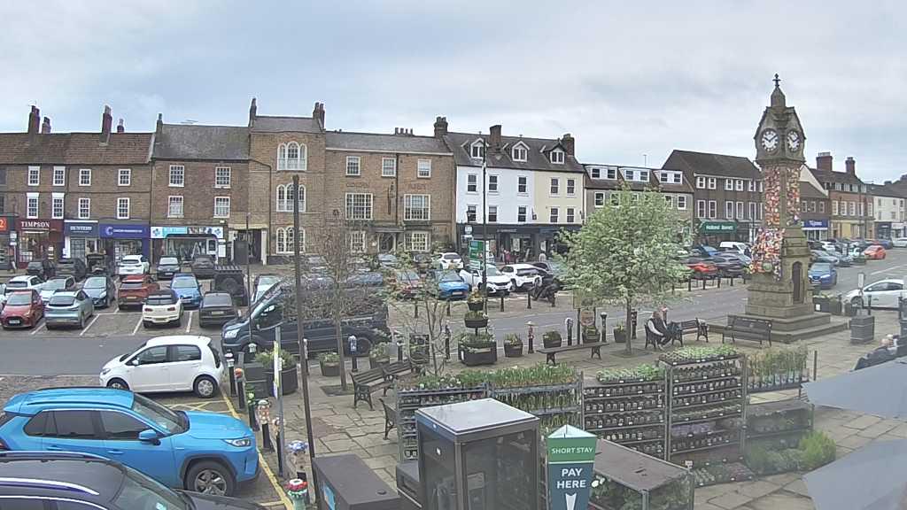 Thirsk webcam overlooking the Market Place