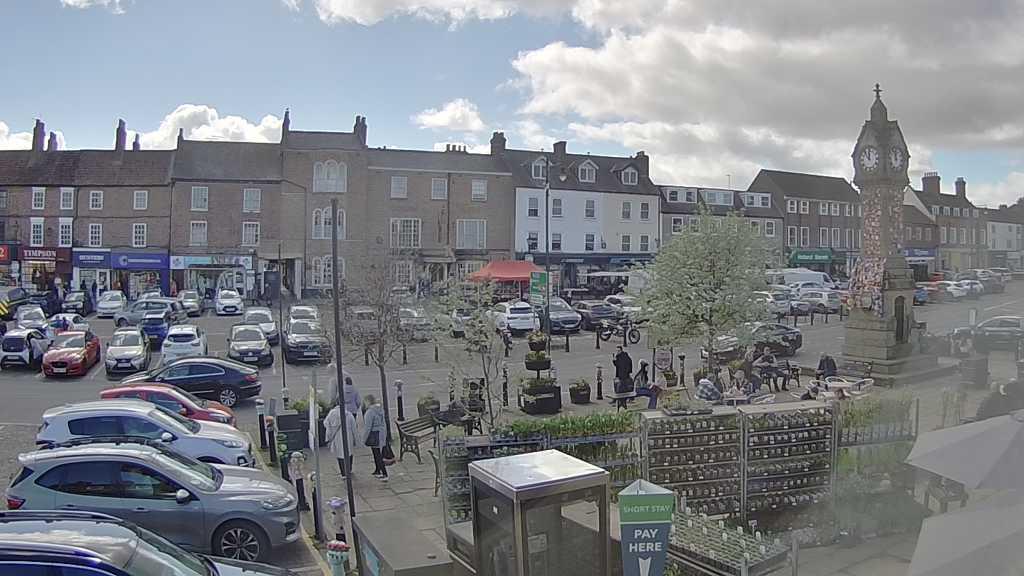 Thirsk webcam overlooking the Market Place
