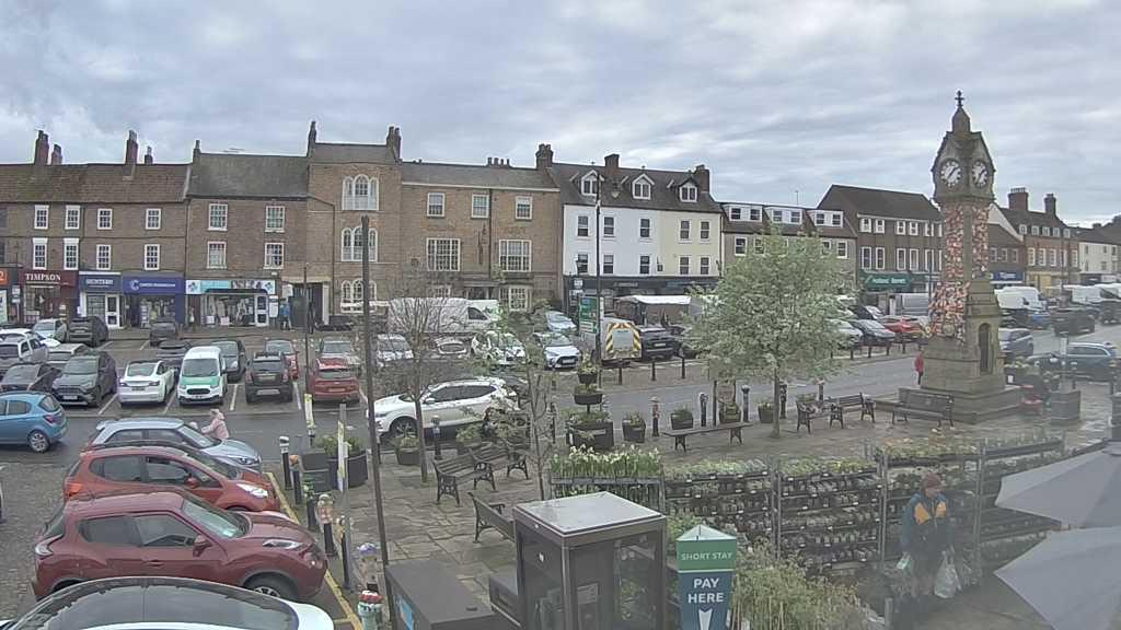 Thirsk webcam overlooking the Market Place