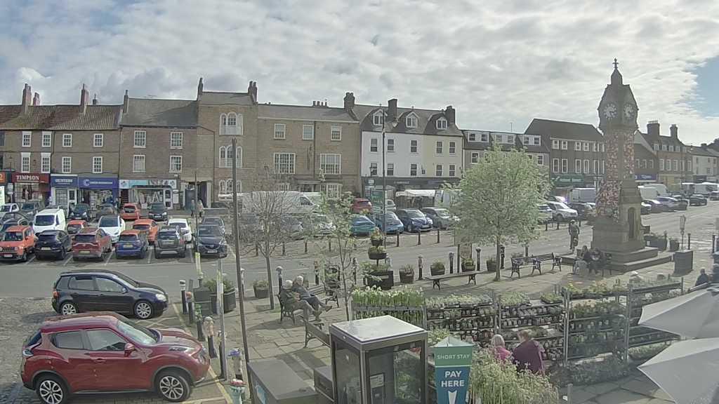 Thirsk webcam overlooking the Market Place