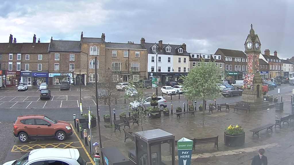 Thirsk webcam overlooking the Market Place