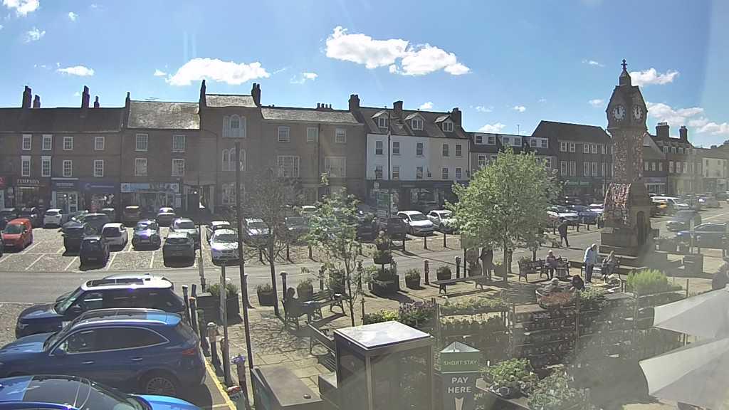 Thirsk webcam overlooking the Market Place