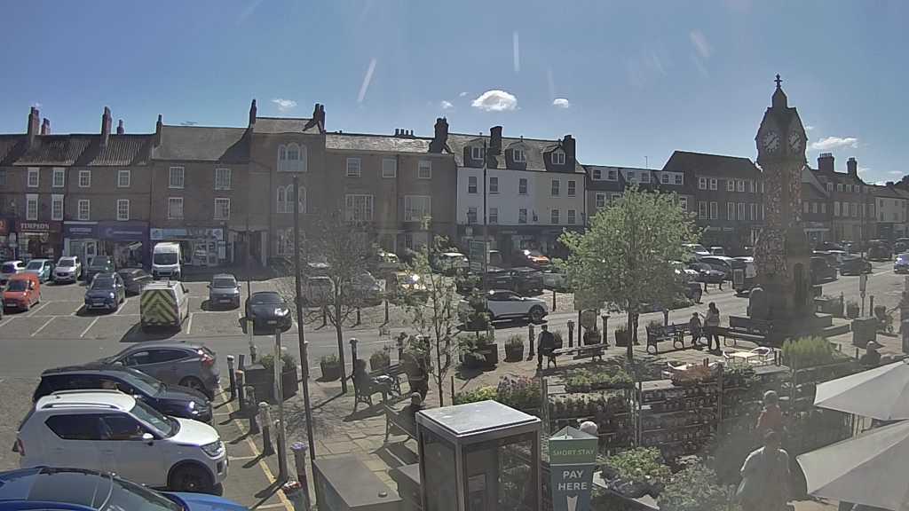 Thirsk webcam overlooking the Market Place