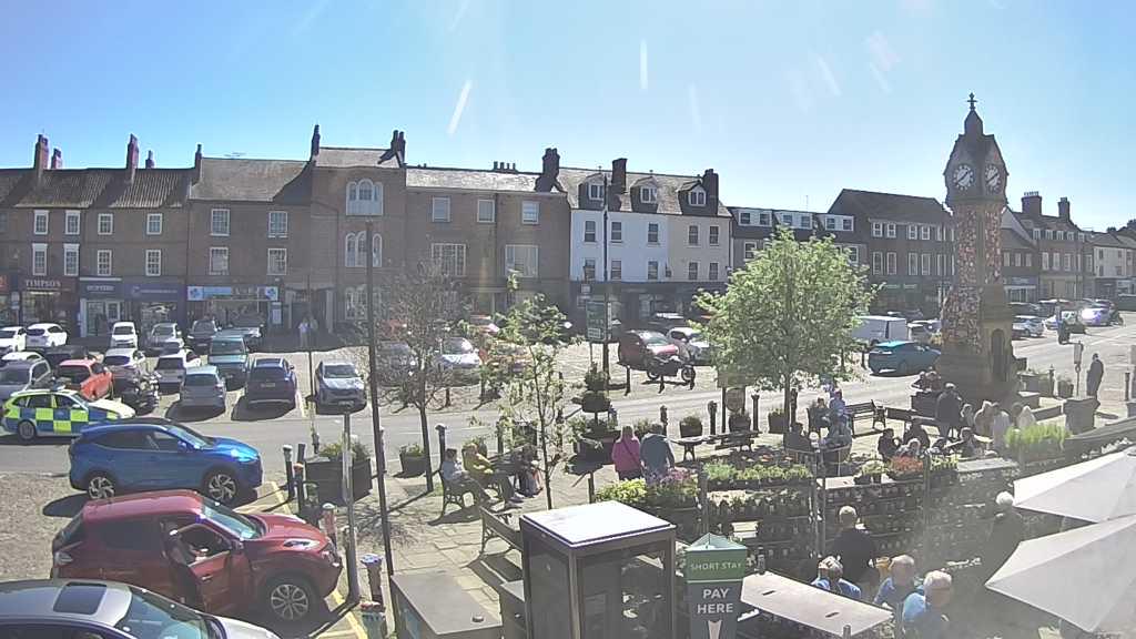 Thirsk webcam overlooking the Market Place