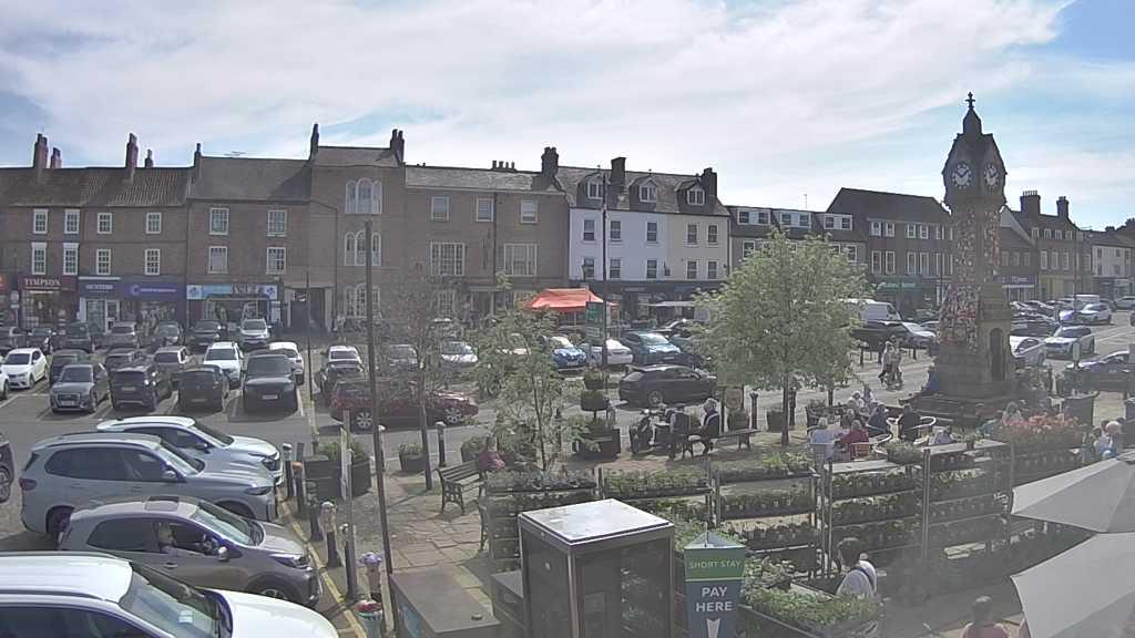 Thirsk webcam overlooking the Market Place