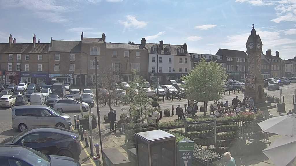 Thirsk webcam overlooking the Market Place
