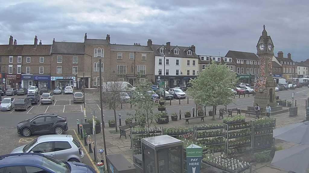 Thirsk webcam overlooking the Market Place