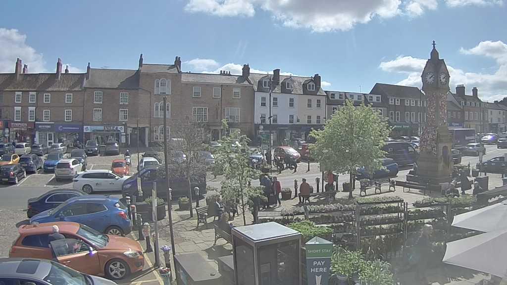 Thirsk webcam overlooking the Market Place