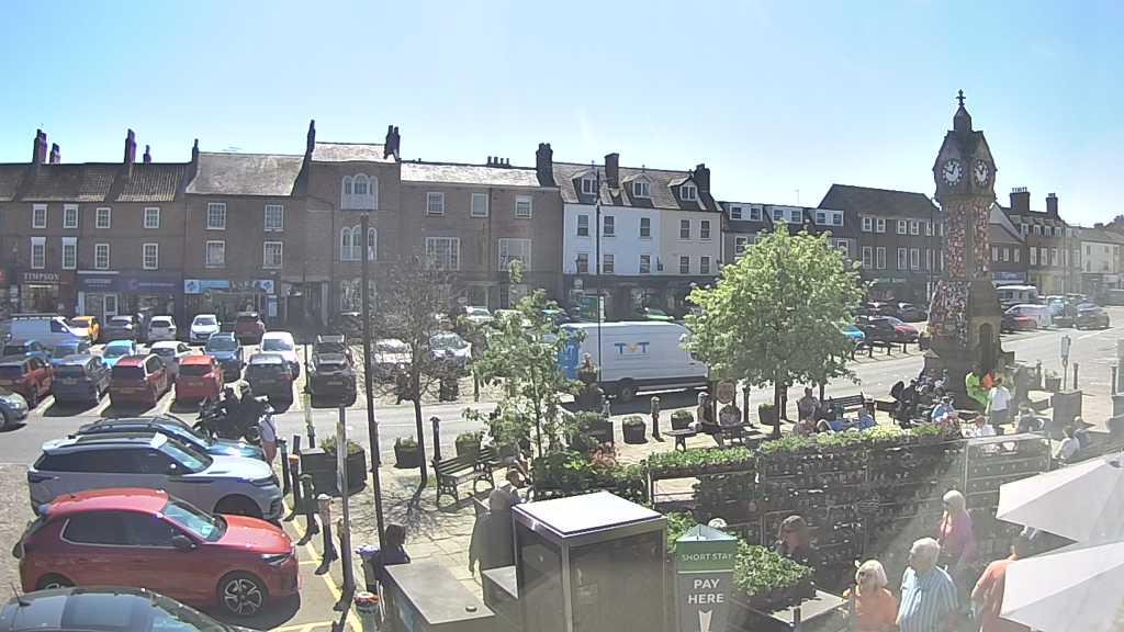 Thirsk webcam overlooking the Market Place