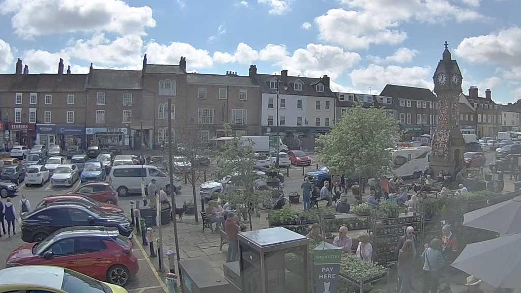 Thirsk webcam overlooking the Market Place