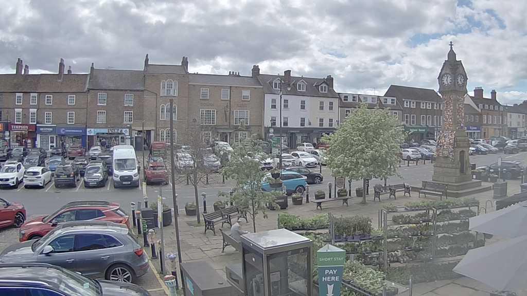 Thirsk webcam overlooking the Market Place