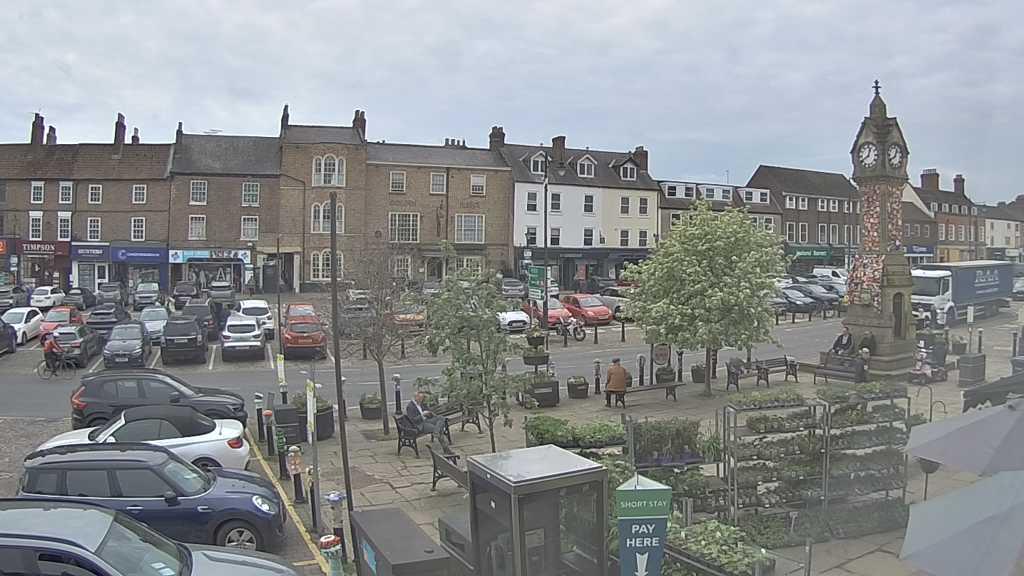 Thirsk webcam overlooking the Market Place