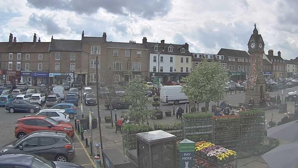 Thirsk webcam overlooking the Market Place