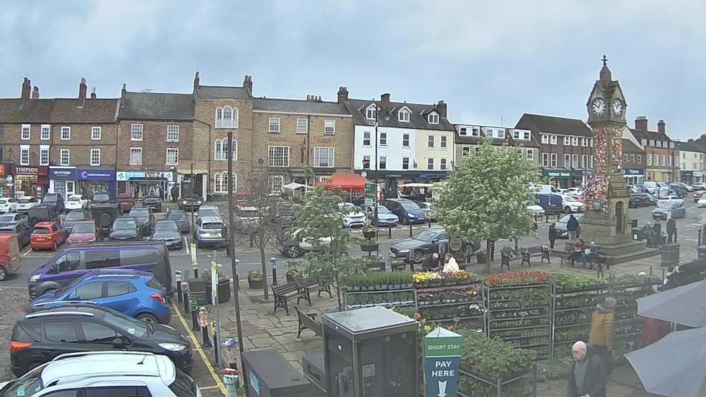 Thirsk webcam overlooking the Market Place