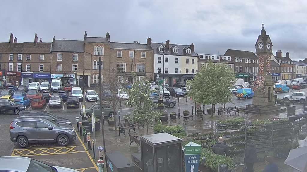 Thirsk webcam overlooking the Market Place