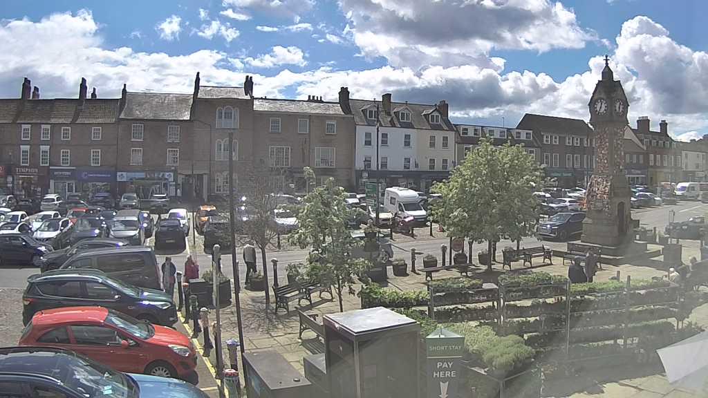 Thirsk webcam overlooking the Market Place