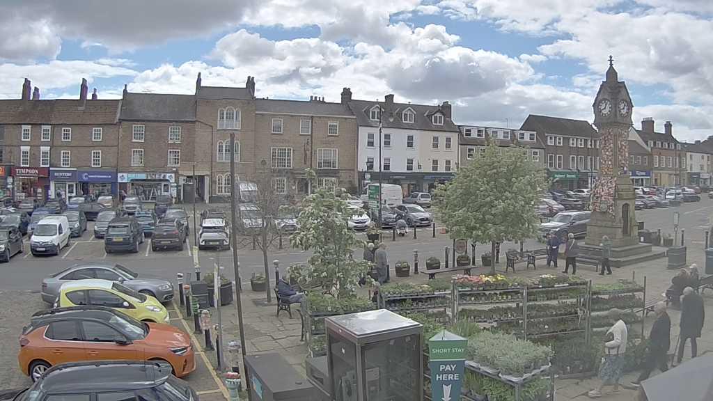 Thirsk webcam overlooking the Market Place