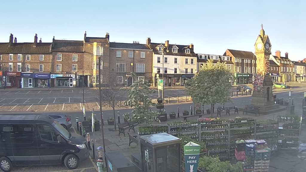 Thirsk webcam overlooking the Market Place