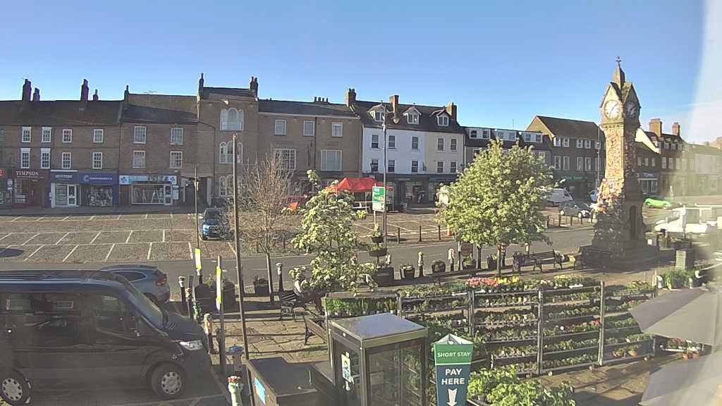 Thirsk webcam overlooking the Market Place