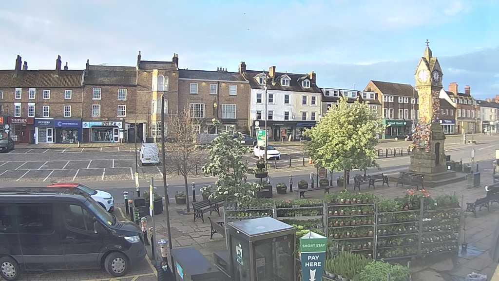 Thirsk webcam overlooking the Market Place