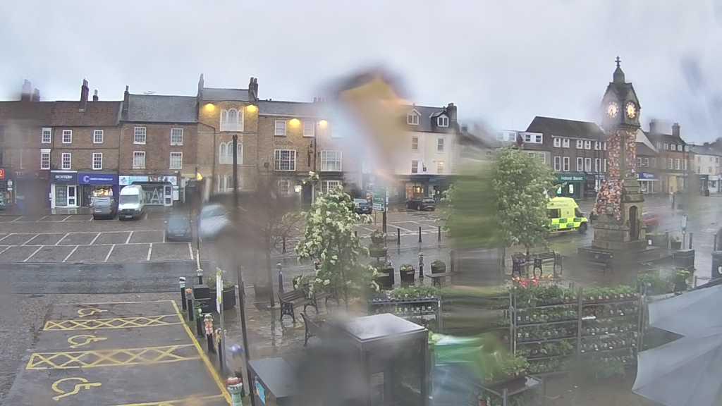Thirsk webcam overlooking the Market Place