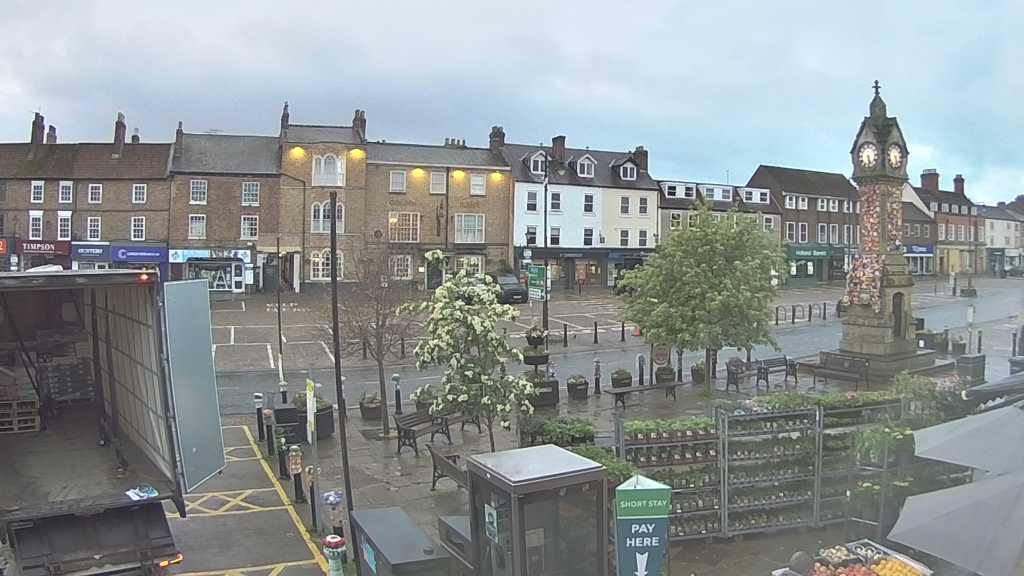 Thirsk webcam overlooking the Market Place