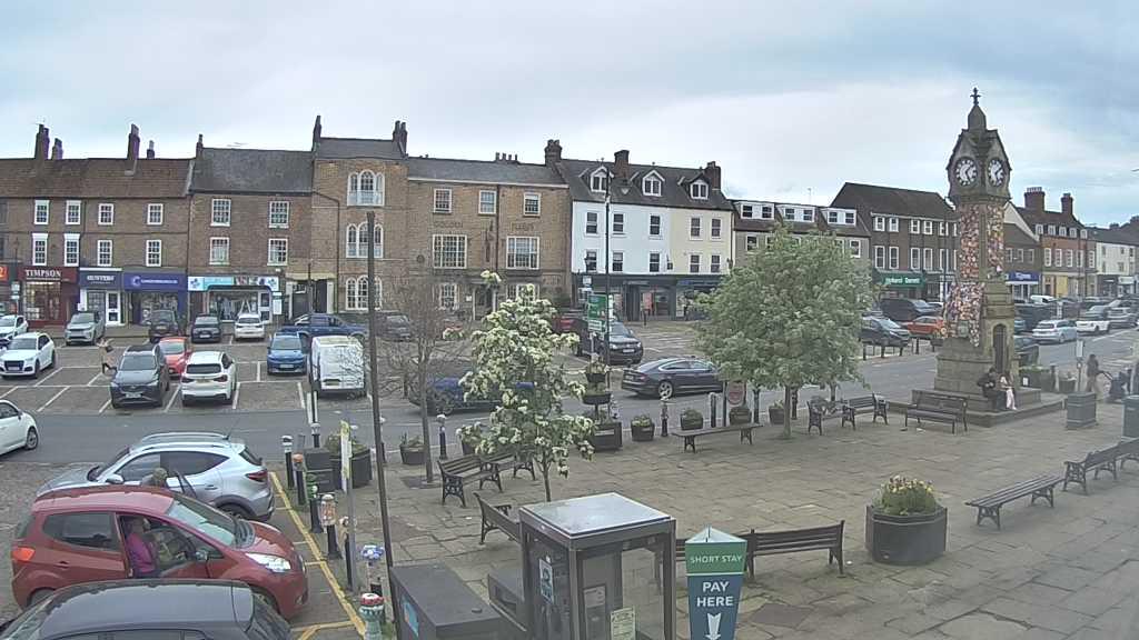 Thirsk webcam overlooking the Market Place