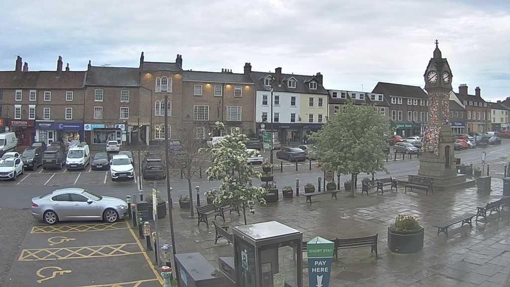 Thirsk webcam overlooking the Market Place