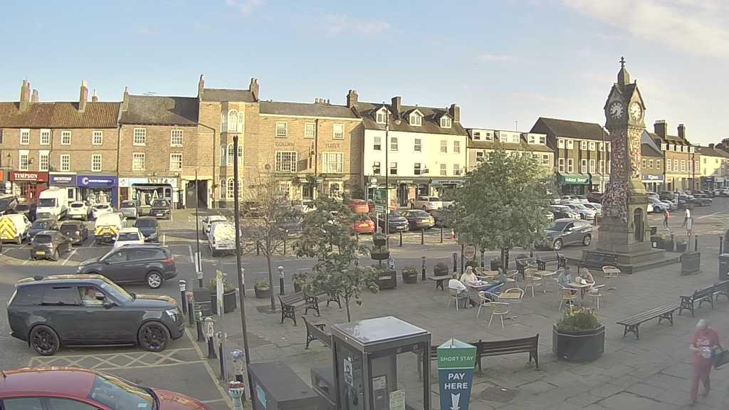 Thirsk webcam overlooking the Market Place
