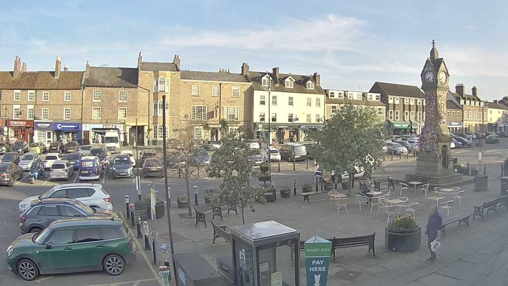 Thirsk webcam overlooking the Market Place
