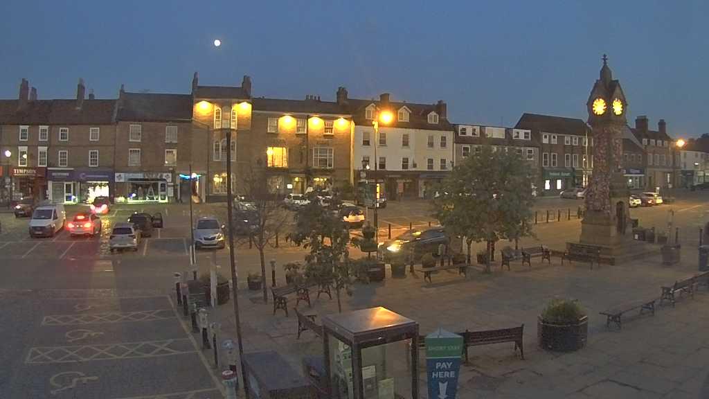 Thirsk webcam overlooking the Market Place