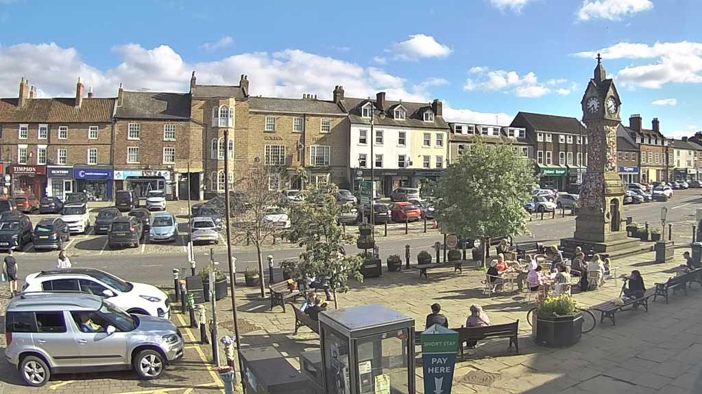 Thirsk webcam overlooking the Market Place