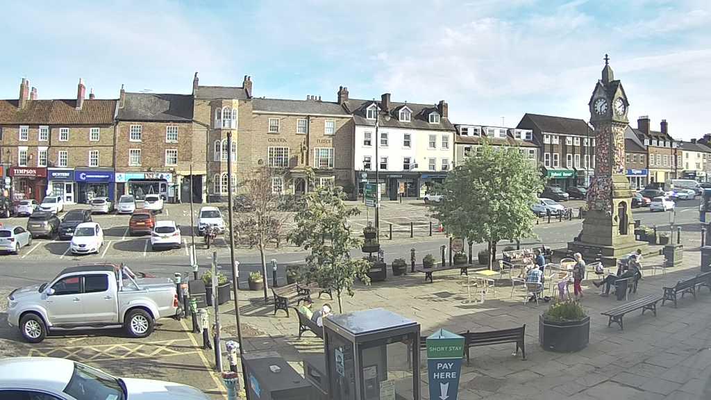 Thirsk webcam overlooking the Market Place
