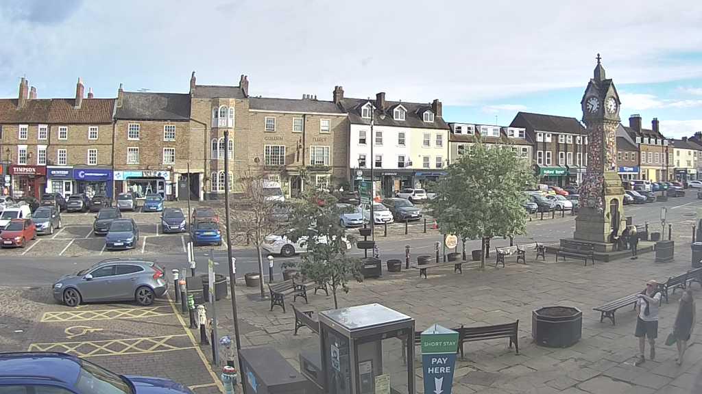 Thirsk webcam overlooking the Market Place