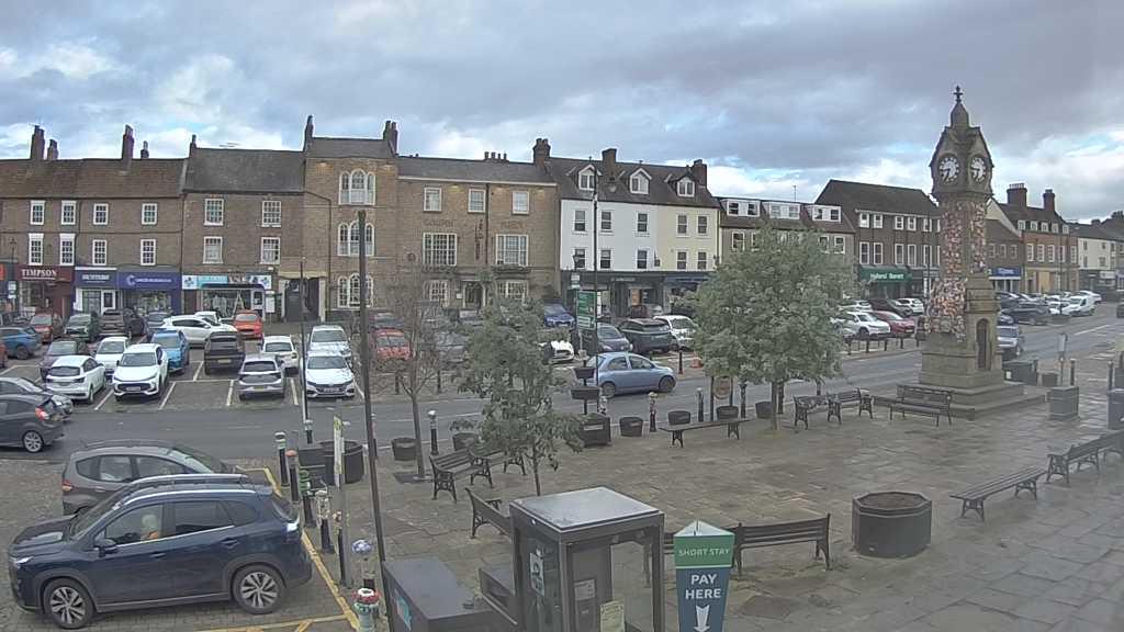 Thirsk webcam overlooking the Market Place