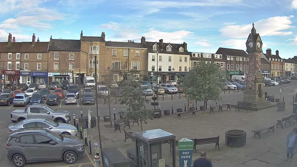 Thirsk webcam overlooking the Market Place