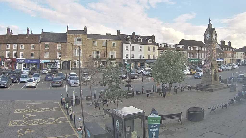 Thirsk webcam overlooking the Market Place