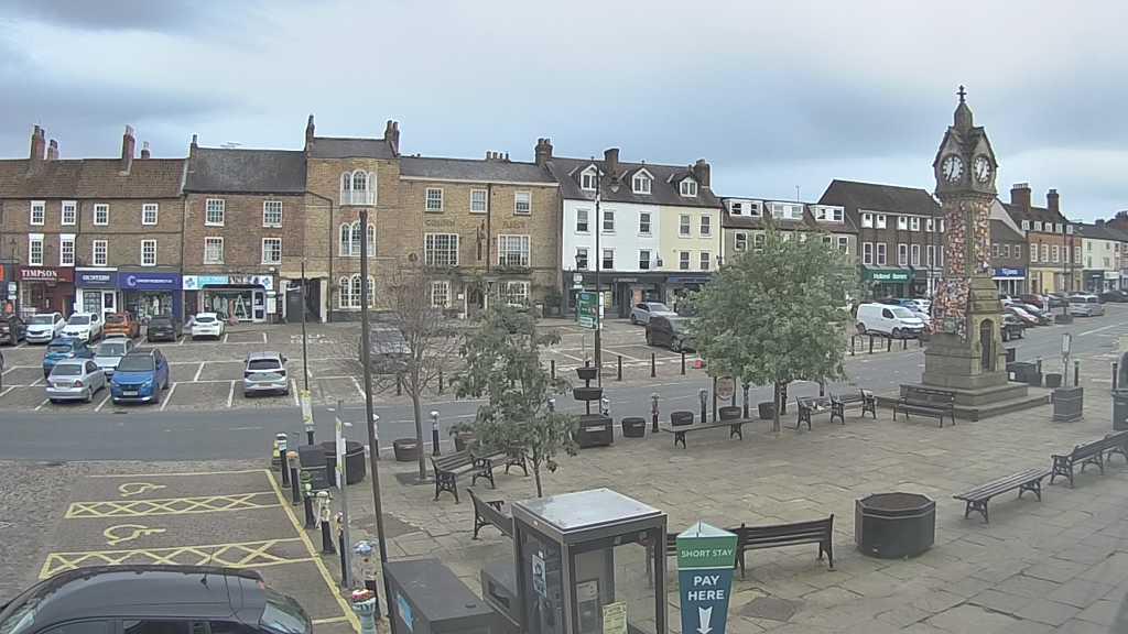 Thirsk webcam overlooking the Market Place