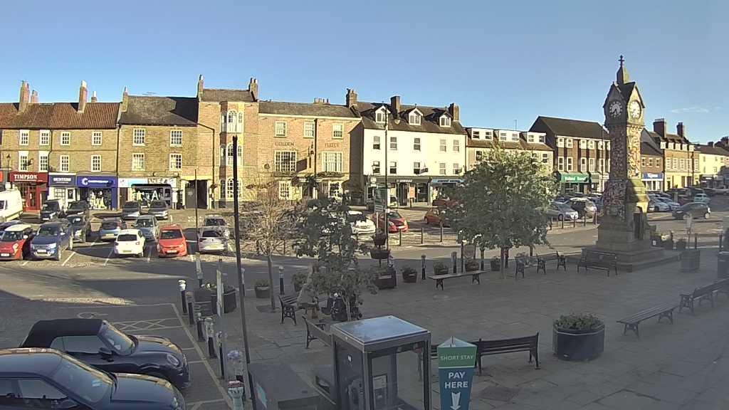Thirsk webcam overlooking the Market Place