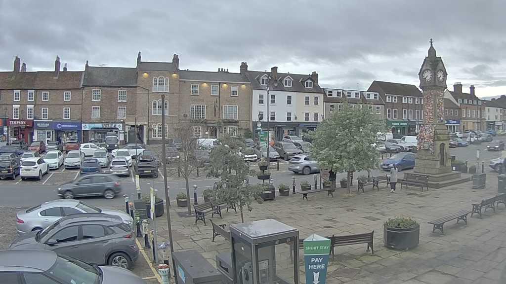 Thirsk webcam overlooking the Market Place