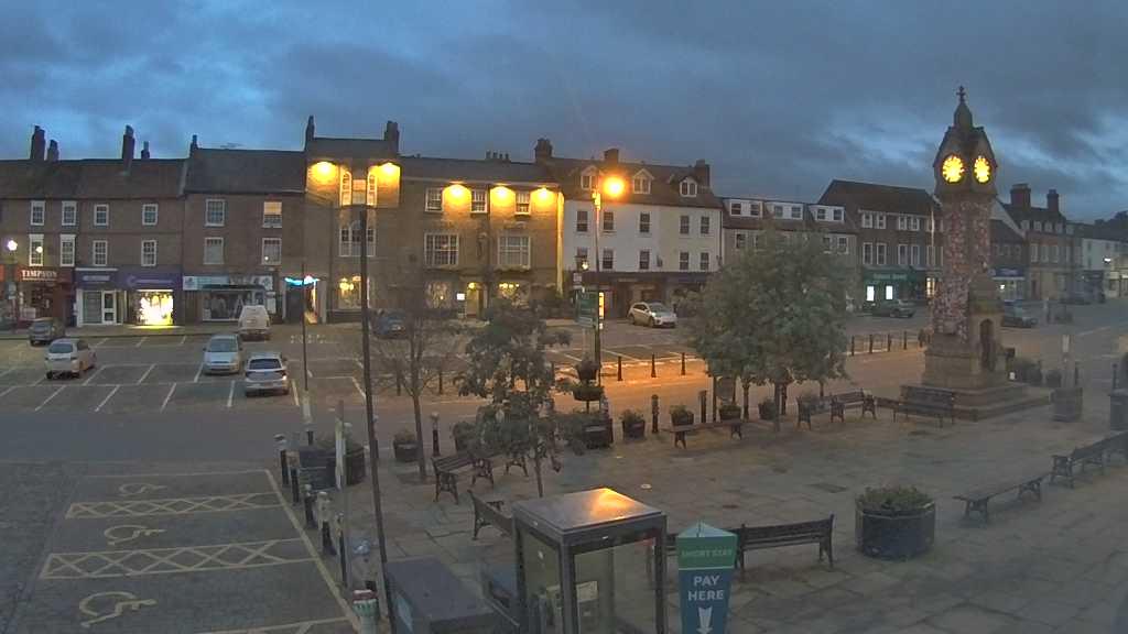 Thirsk webcam overlooking the Market Place