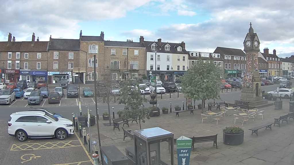 Thirsk webcam overlooking the Market Place