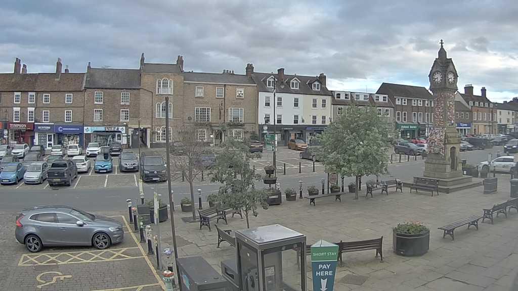 Thirsk webcam overlooking the Market Place