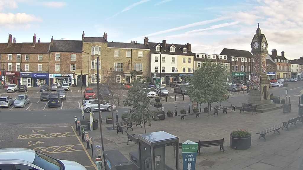Thirsk webcam overlooking the Market Place